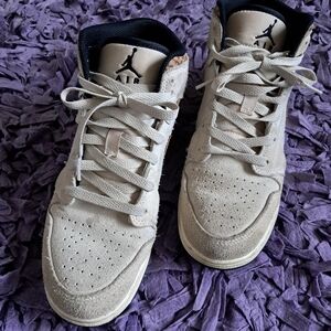 Jordan Kids Sneakers in Cream and Black